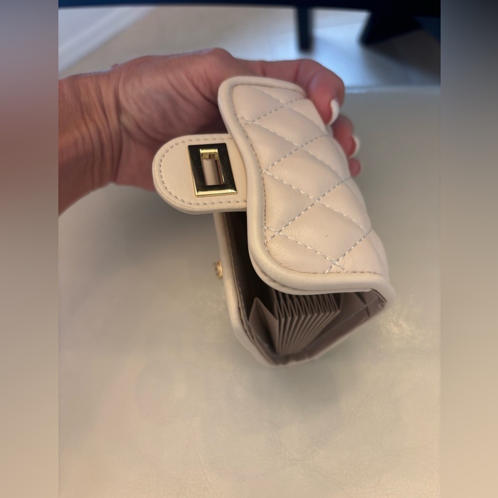 Elegant Quilted Cream Credit Card Holder - Picture 5 of 5